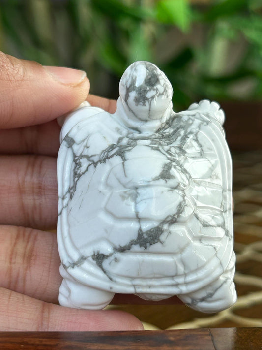 Howlite Crystal Turtle Carving: Healing Stone (1.92 Inches)