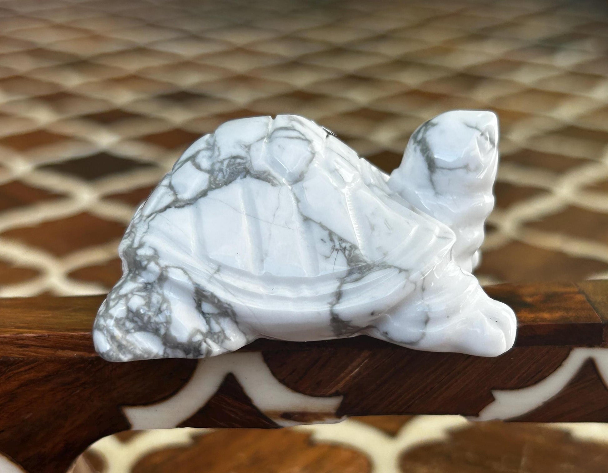 Howlite Crystal Turtle Carving: Healing Stone (1.92 Inches)